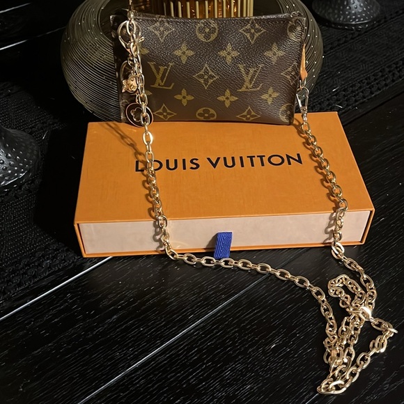 Auth Louis Vuitton Monogram pouch crossbody w/ box not original chain 🔥 - Picture 1 of 7